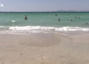 Corona’ya Rağmen Çeşme’de Plajlar Doldu