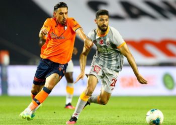 Galatasaray lider Başakşehir’e diş geçiremedi