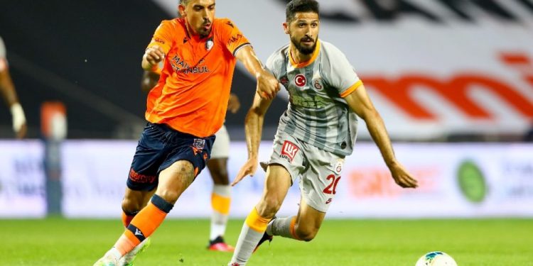 Galatasaray lider Başakşehir’e diş geçiremedi