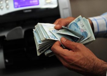 Türk Lirası’nın değer kaybı karşısında döviz rezervleri yeterli mi?
