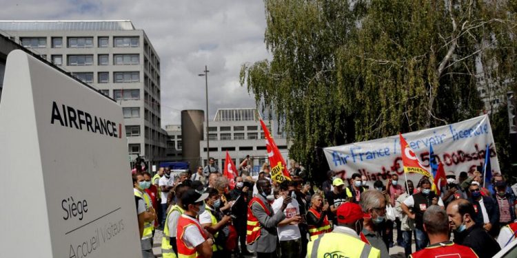 Air France 7 milyar euroluk desteğe rağmen 7 bin 500 kadro azaltarak küçülüyor
