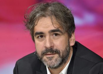 Gazeteci Deniz Yücel’e ‘terör örgütü propagandası yapmak’ suçundan 2 yıl 9 ay hapis cezası