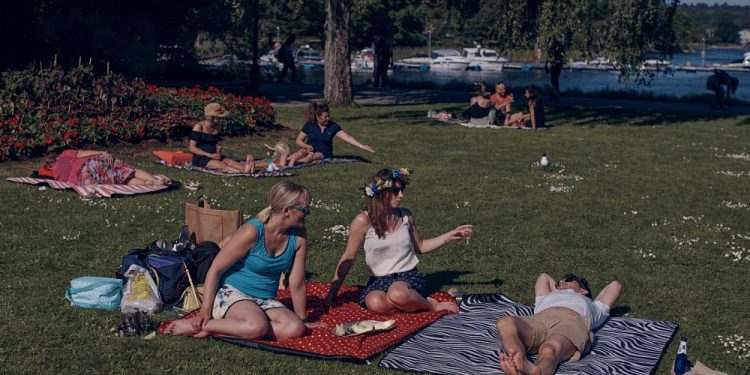 İskandinav ülkeleri vatandaşlarına maske kullanmalarını neden önermiyor?