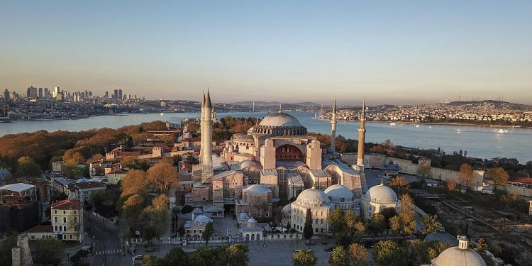 Ayasofya’nın cami olarak ibadete açılması kararı dünyada nasıl yankı buldu? Kim ne dedi?