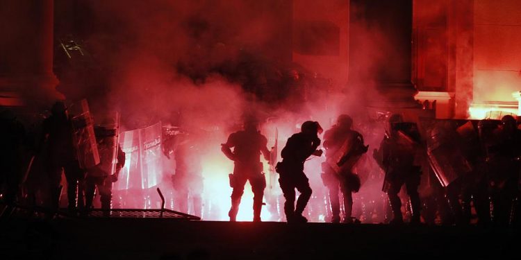 Sırbistan’da onlarca göstericinin gözaltına alındığı protestolar nasıl başladı? Kim neye tepkili?