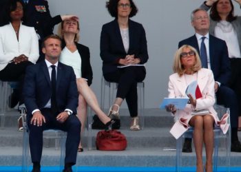 Fransa Cumhurbaşkanı Macron: Maske takmak kapalı kamusal alanlarda zorunlu olacak