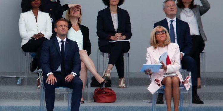 Fransa Cumhurbaşkanı Macron: Maske takmak kapalı kamusal alanlarda zorunlu olacak