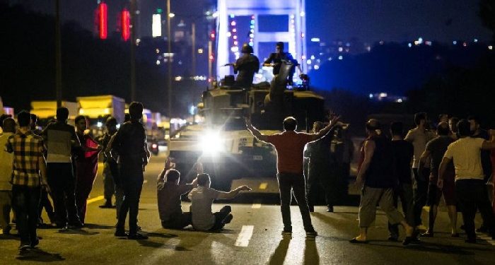 15 Temmuz darbe davasından müebbet alan erlere beraat!