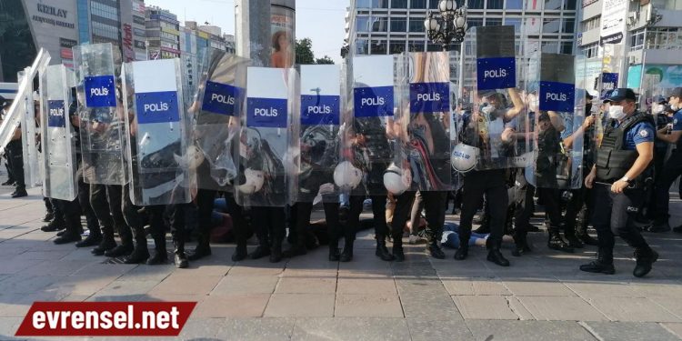 ‘Eksik demokrasi’ ülkesi Türkiye artık ‘ılımlı otokrasi’ sınıfında