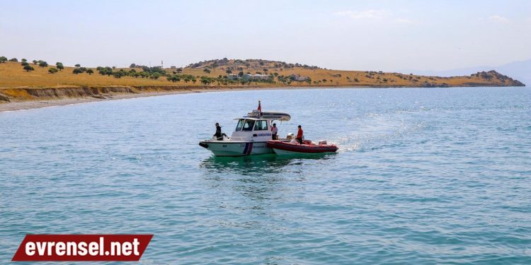 Van Gölü’nde batan tekneyle ilgili çalışmada 1 mültecinin daha cansız bedeni bulundu