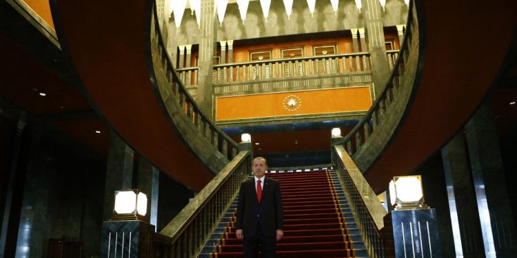 ‘Sırada hilafet var’ diyorlar… ‘Osmanlı Milletler Topluluğu’ da… Böyle düşünenleri uyarıyorum…