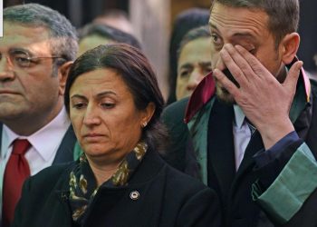 Türkan Elçi hukuk fakültesini bitirdi: Diplomamda acılı bir zamanın alın teri var