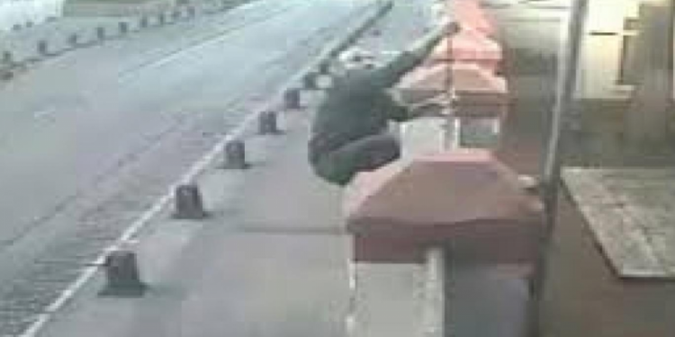 Kilise haçını söken sanığa Kuran’dan alıntıyla hapis cezası