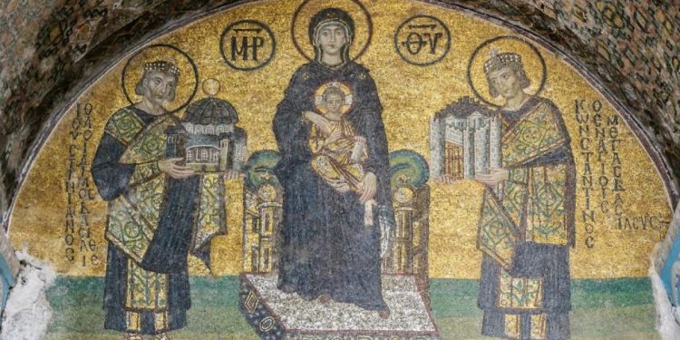 Ayasofya’daki freskler namazı bozar mı: Işıkla karartılmaları gündemde