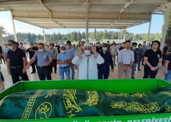 KHK’lı Haluk Savaş’ın cenazesini KHK’lı imam kıldırdı.