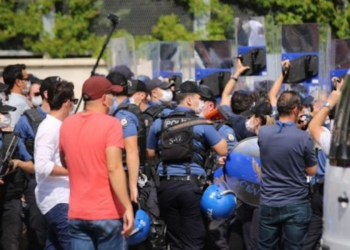 Veli Saçılık Ulucanlar Cezaevi önünde zorla gözaltına alındı