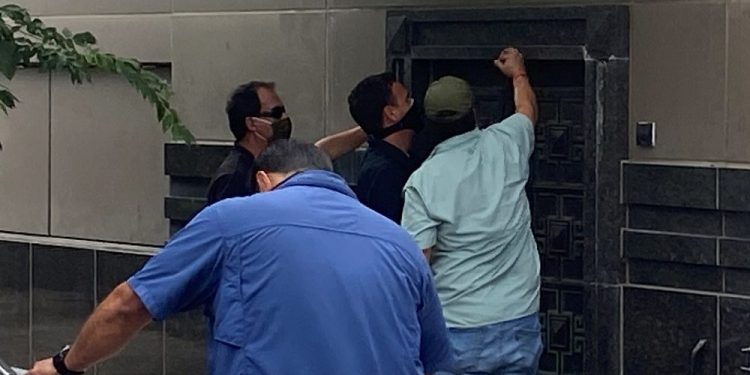 Federal ajanlar Çin’in Houston Konsolosluğuna girdi