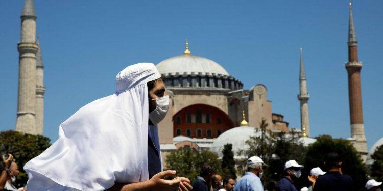 İlahiyatçı İhsan Eliaçık: İslam bayrağı altında İslamı katlediyorlar