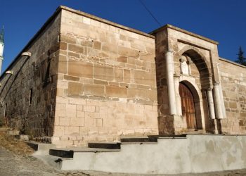 Köy muhtarı 700 yıllık kervansarayda ‘korsan’ restorasyon yaptırdı
