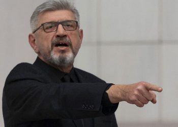 Ayasofya ile işsizliğin, adaletsizliğin üstü örtülmeye çalışılıyor!