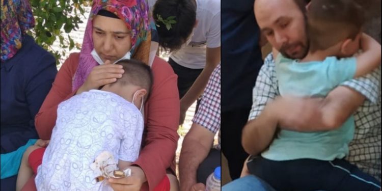 Annesi ve babası bir gün arayla tutuklandı, oğulları böyle veda etti