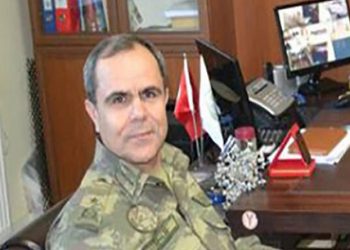 Gazeteci Sedat Ergin tek kişilik darbeyle suçlanan Tuğgeneral Ünlü’yü köşesine taşıdı