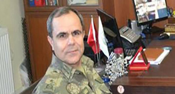 Gazeteci Sedat Ergin tek kişilik darbeyle suçlanan Tuğgeneral Ünlü’yü köşesine taşıdı