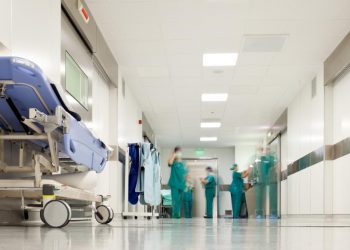 ‘Üniversite ve kamu hastaneleri, enjektör bile alamayacak kadar borç batağında’