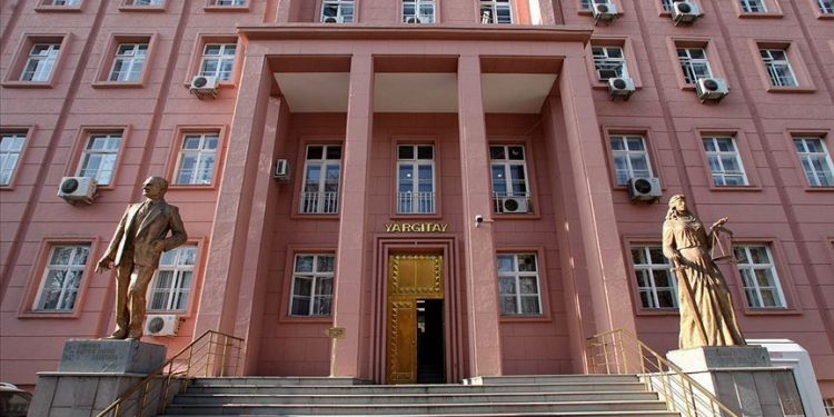 Yargıtay ‘Babacan tavır’ dedi, cinsel saldırı kararını bozdu