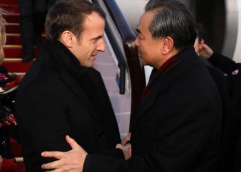 Macron’dan Çin Dışişleri Bakanı Wang Yi’ye: Uygur Müslümanlarına baskıcı tutumu endişeyle izliyoruz