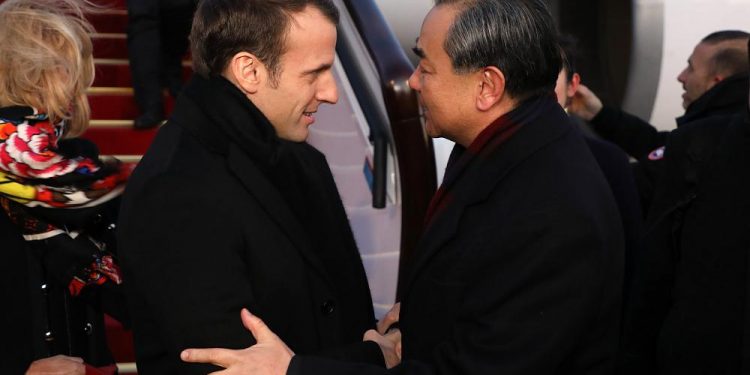 Macron’dan Çin Dışişleri Bakanı Wang Yi’ye: Uygur Müslümanlarına baskıcı tutumu endişeyle izliyoruz