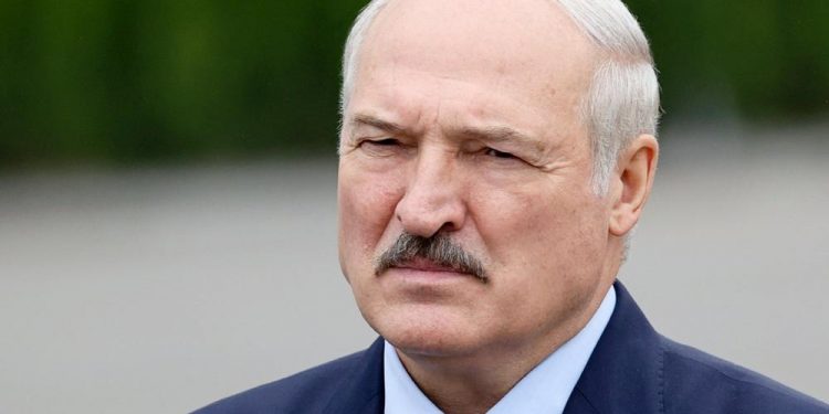 Lukashenko: Yaptırım gelirse Avrupa’ya giden yolları keserim