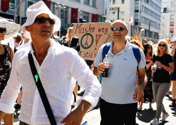 Maske takmaya karşı çıkanlar kim, gerekçeleri ne?