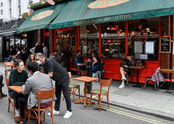 İngiliz hükümeti bir ay boyunca restoran faturalarının yarısını ödeyecek