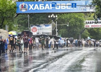 Rusya’da tutuklanan muhalif valiye destek için Putin karşıtları yine sokağa indi