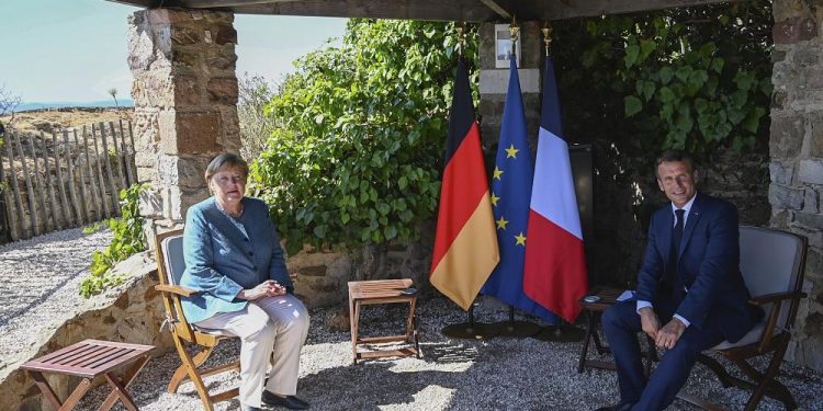 Macron: Rus muhalif lider Navalny’ye tıbbi destek ve siyasi sığınma vermeye hazırız