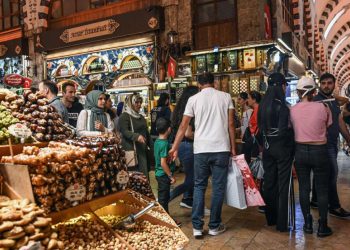 Ekonomideki durumu özetledi: ‘Barutun yok, silahın yok ama…’