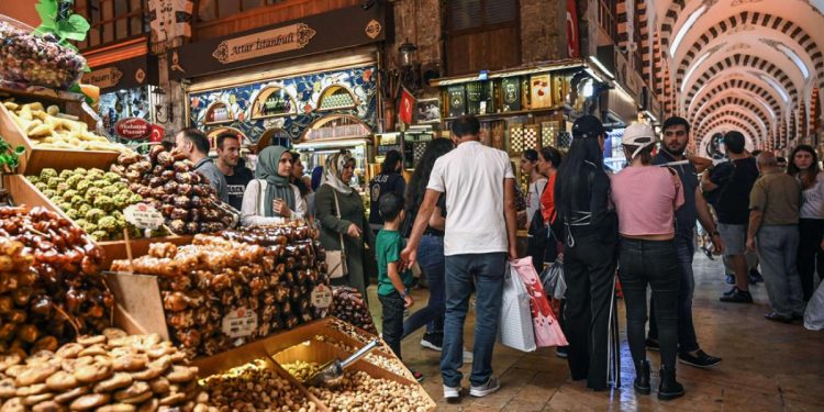 Ekonomideki durumu özetledi: ‘Barutun yok, silahın yok ama…’