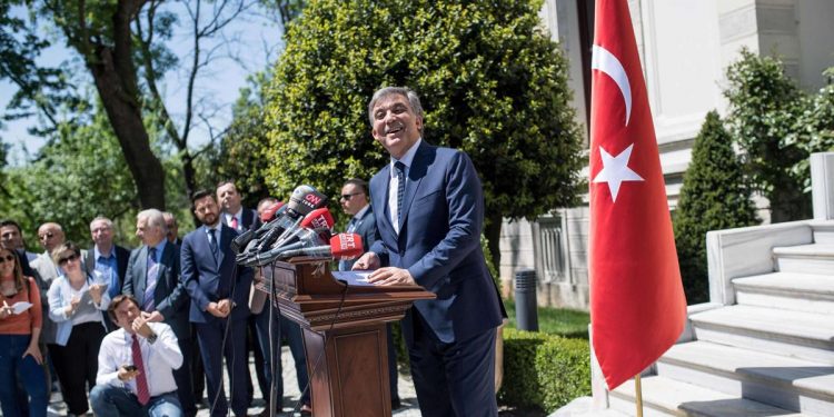 ‘Abdullah Gül’den neden korkuyorlar’ diye sordu Kılıçdaroğlu.. Gelen tepkilere bakılırsa korku sürüyor…