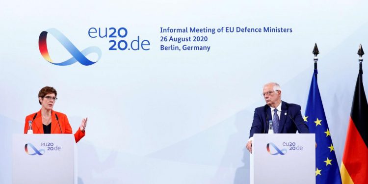 Mikrofonu açık unutulan Alman bakan: Türklerle görüşme çok zordu