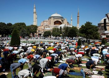 “Türkiye Savaşların Tahrip Ettiği Ülkeleri Fırsat Olarak Görüyor” 