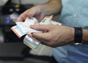 Kredi ile ısınan ekonomiye döviz şoku