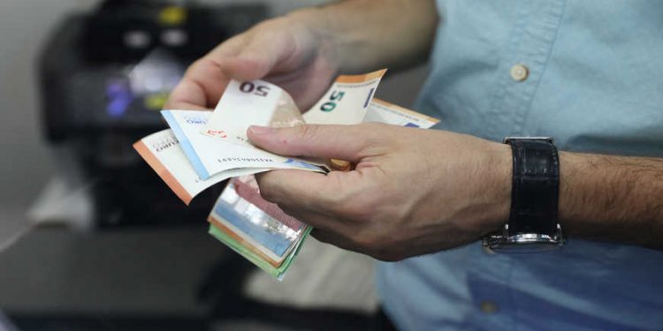 Kredi ile ısınan ekonomiye döviz şoku