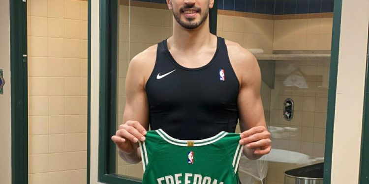 Enes Kanter formasına ‘Freedom’ yazdı, eski takımına acımadı