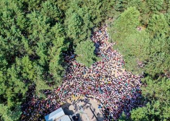 Muhalifler tutuklanınca tek umut oldu: 37 yaşındaki kadın öğretmen için binlerce kişi toplandı