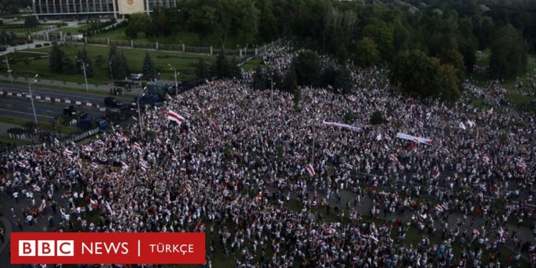 Belarus’ta protestolar sürüyor: Minsk’te on binlerce kişi Lukaşenko’ya karşı sokaklardaydı