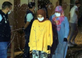 Külotunu indirip otur-kalk yaptırdılar!