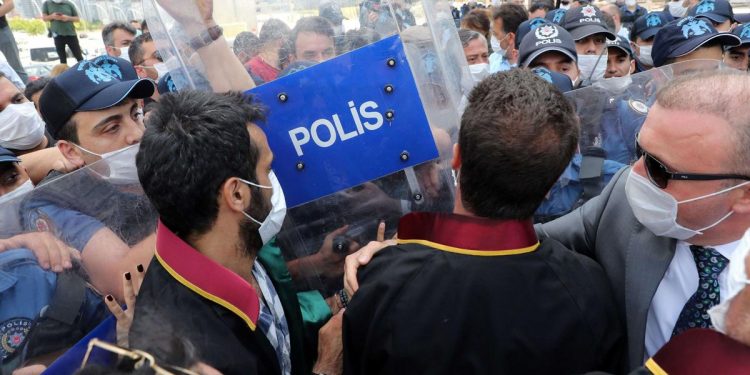 ‘Yandaş baro’ kurulamayınca birbirlerini suçladılar