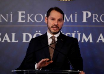 Albayrak defaatle “yeni” dedi ama ekonomistler ve piyasaları yine ikna edemedi