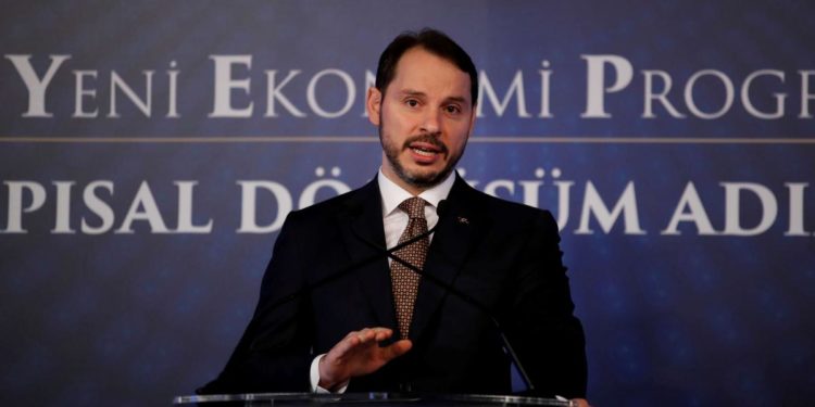 Albayrak defaatle “yeni” dedi ama ekonomistler ve piyasaları yine ikna edemedi